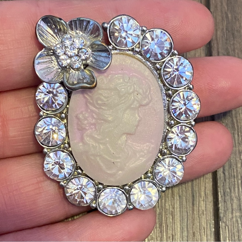 Vintage Silver/pink Cameo Brooch with Crystal Accents